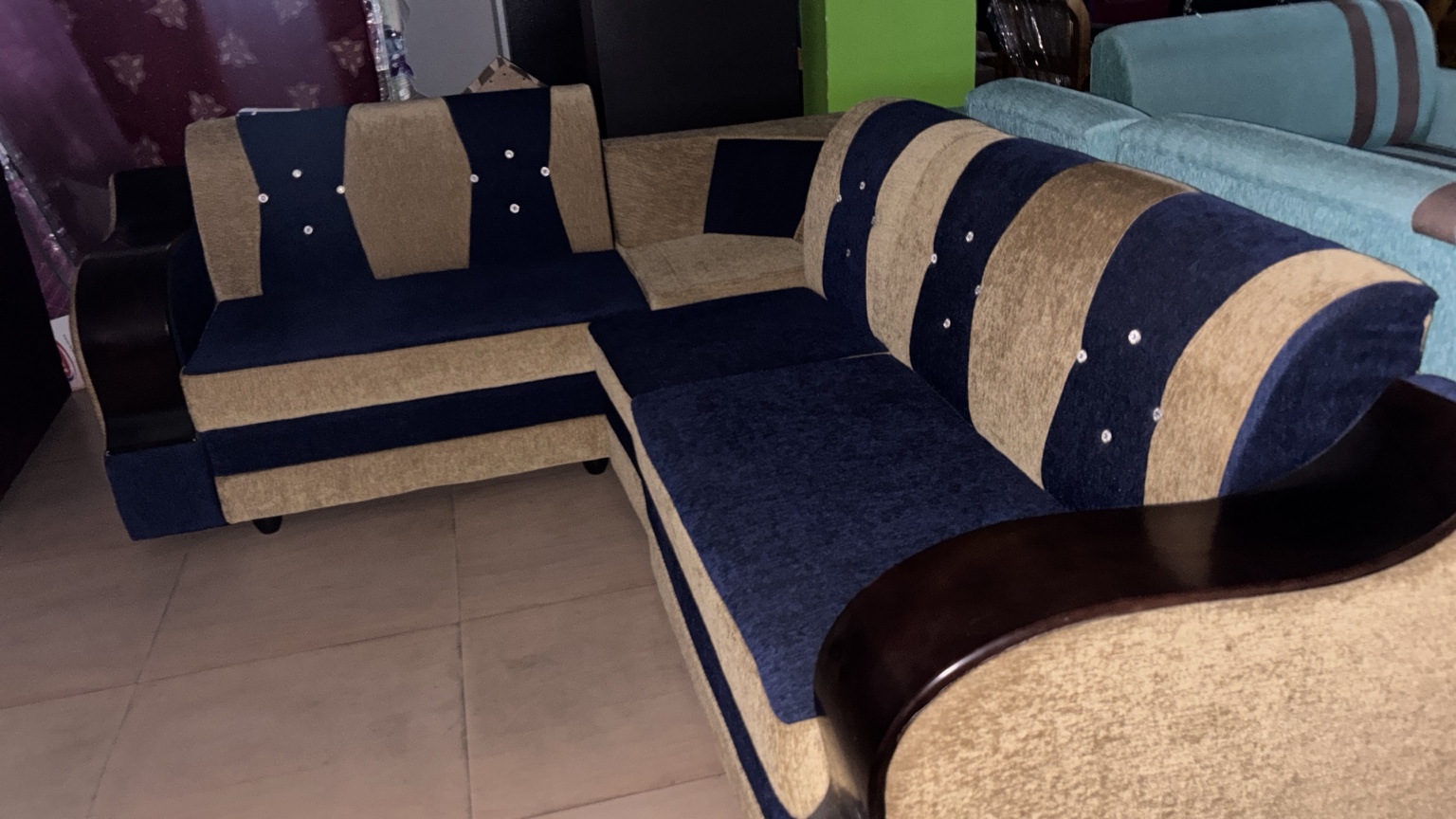 Navy and beige Corner Setty