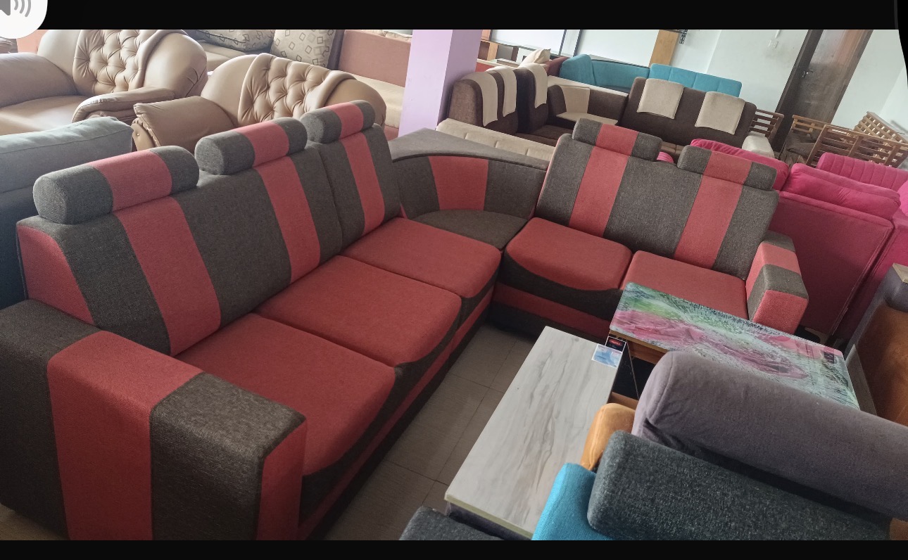 Red and charcoal Corner Setty
